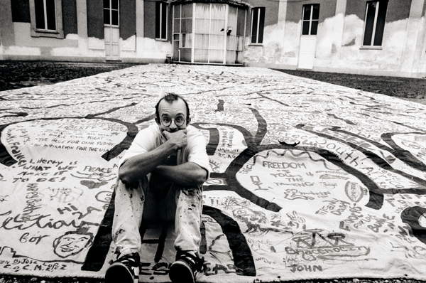 Keith Haring, Milan, Italy, 1987 (bw photo), Mulas, Maria  © Maria Mulas. All rights reserved 2021  Bridgeman Images 