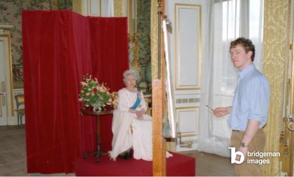 Christian Furr Painting the Queen Elizabeth II (photo), Private collection,© Christian Furr. All rights reserved 2022 / Bridgeman Images