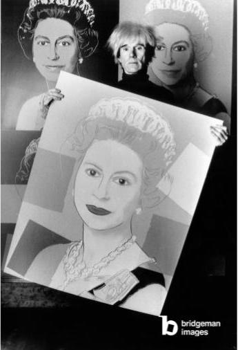 Andy Warhol with the portrait of Queen Elizabeth II of England on September 30th, 1984 in London (b/w photo), © Bridgeman Images